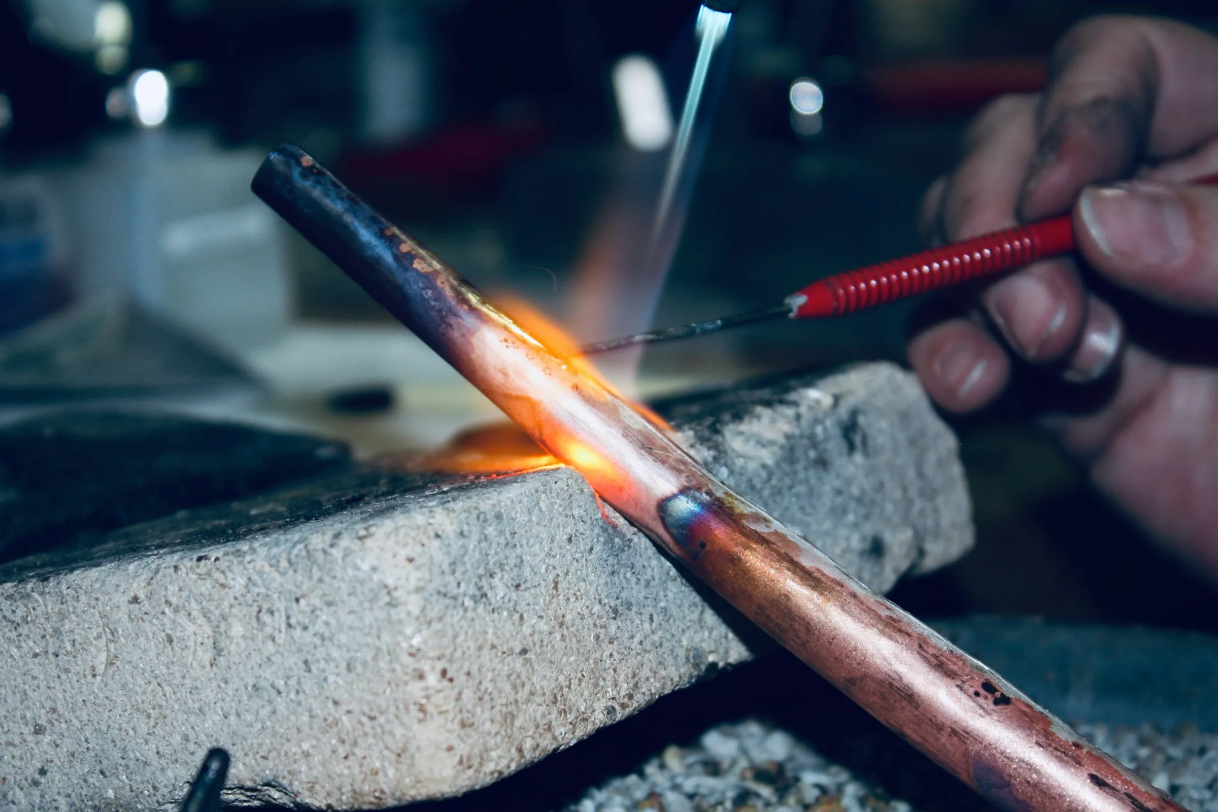 Brasure d'un tube en cuivre au chalumeau